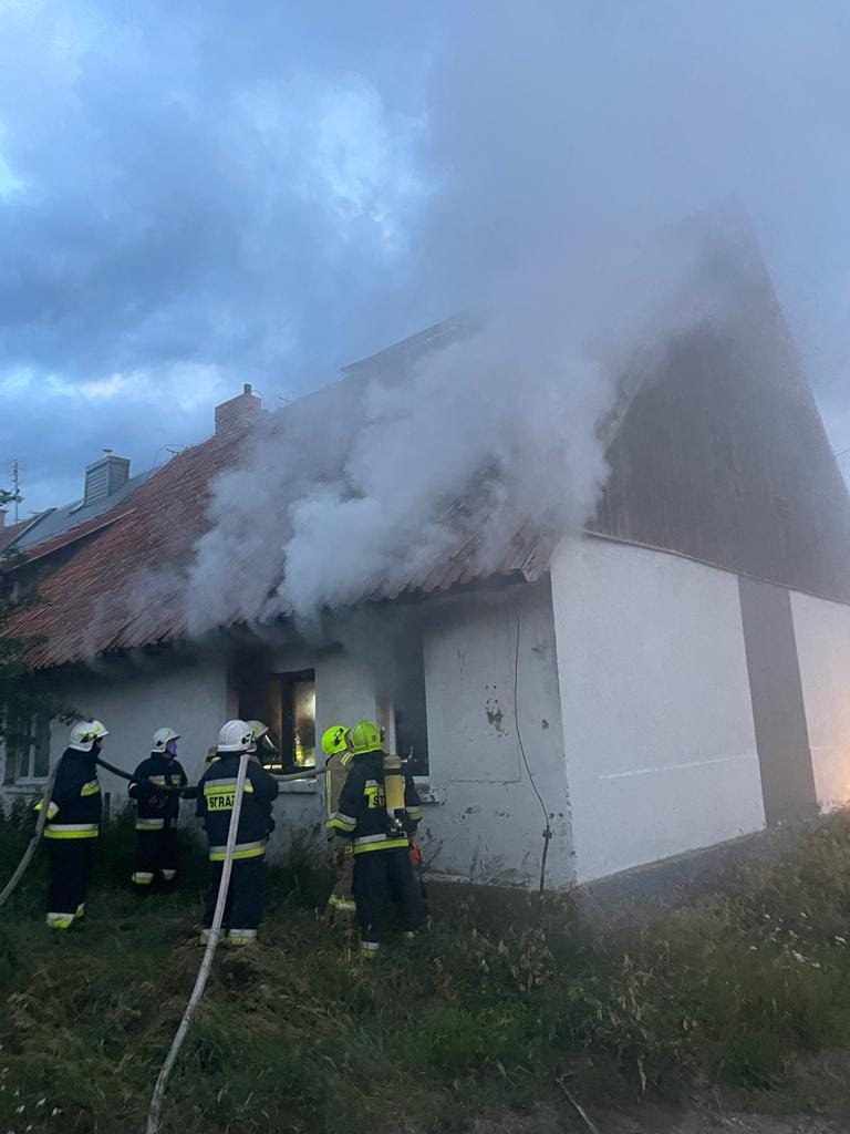 Dramatyczny pożar w Wężewie - Strażacy nie zdołali uratować życia jednej osoby