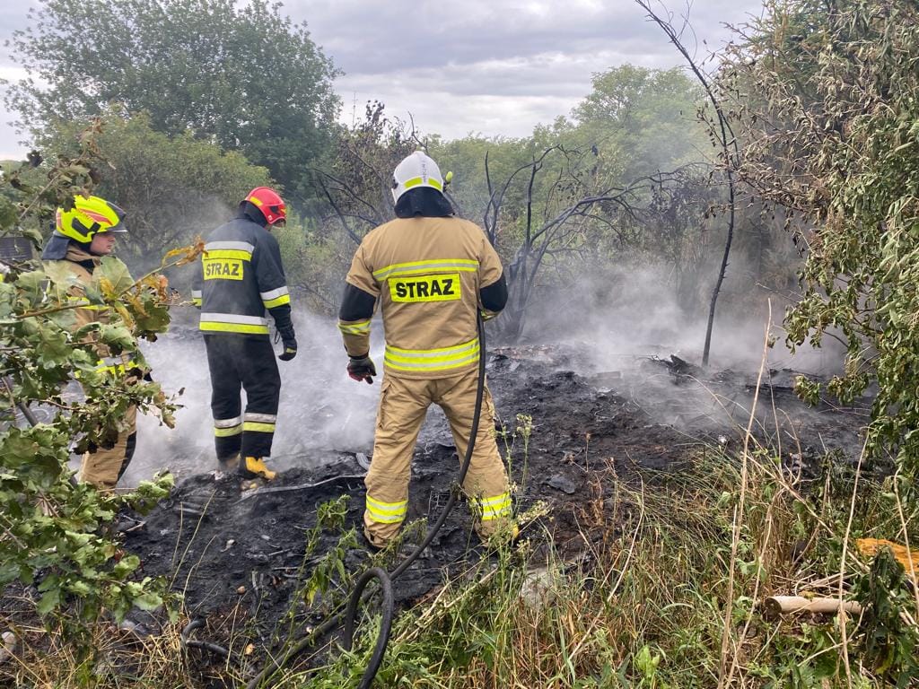 Pożar w miejscowości Osiki okazał się spowodowany wypalaniem śmieci przez mieszkańców.
